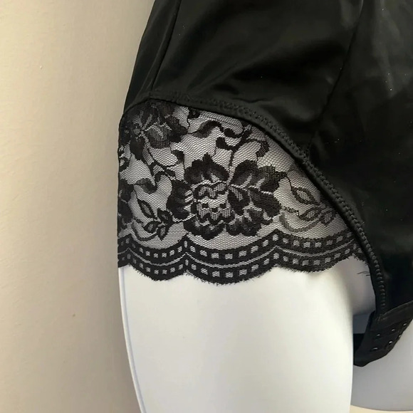 Velvet Kitten Lacey Accent Body Shaper Bodysuit #303538 Size Medium NWOT - Picture 4 of 9